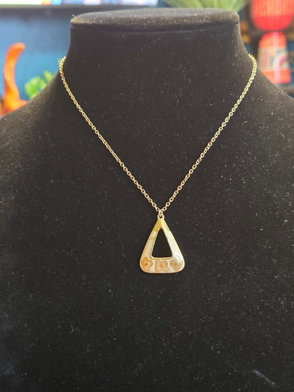 Vintage Modernist Geometric Cream Acrylic Pendant Necklace